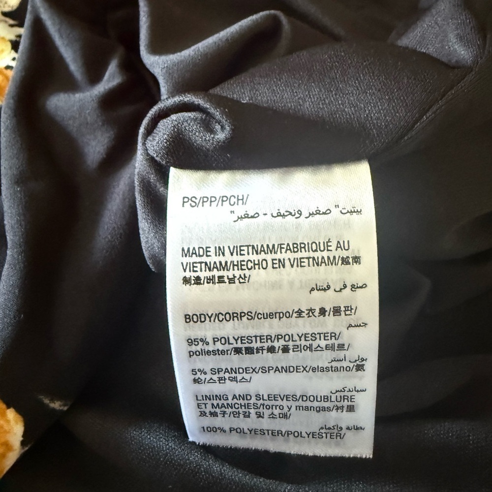 NEW Alfani Black and Gold Graphic 3/4 Sleeve Blouse - Picture 6 of 7